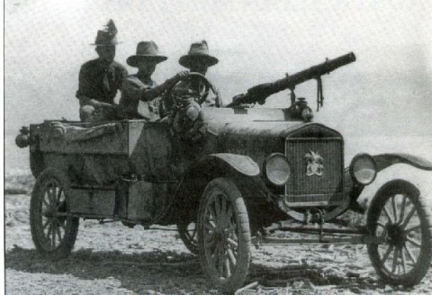 Ford T Scout Car British LCP con ametralladora Vickers
